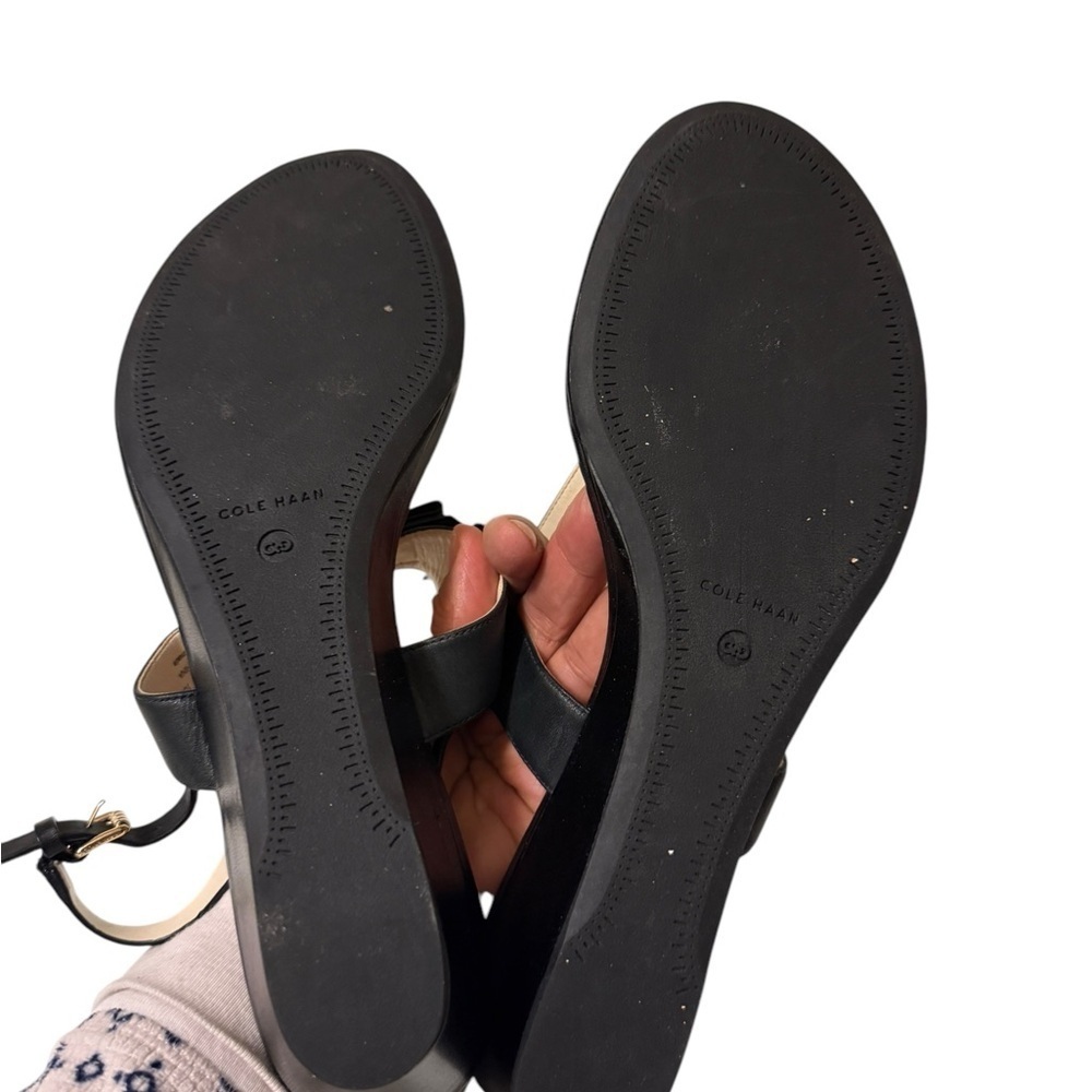 Cole Haan Tali Grand Bow
Womens 101/2 Black Leather Wedge Heel Sandals Strappy - Picture 15 of 15